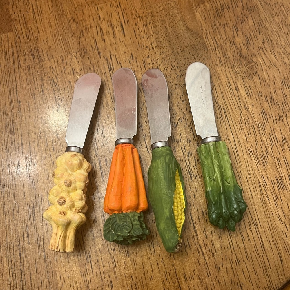 FOUR DIP SPREADERS.